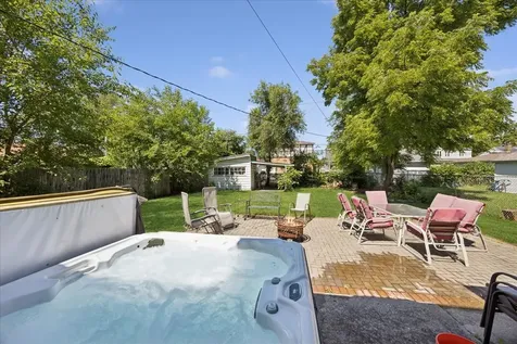 1646 Portsmouth Avenue Westchester IL 60154