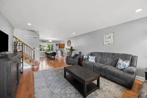 1646 Portsmouth Avenue Westchester IL 60154