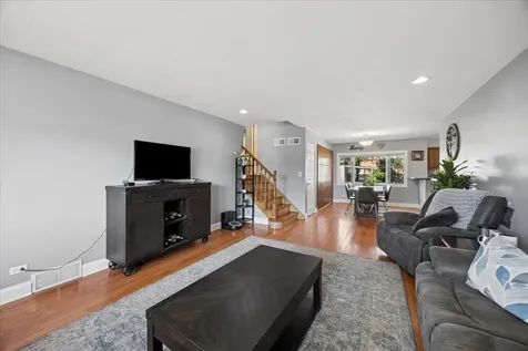 1646 Portsmouth Avenue Westchester IL 60154