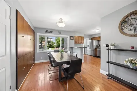 1646 Portsmouth Avenue Westchester IL 60154