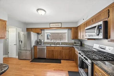 1646 Portsmouth Avenue Westchester IL 60154
