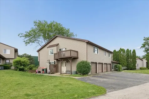 1810 Kerrybrook Court Sycamore IL 60178