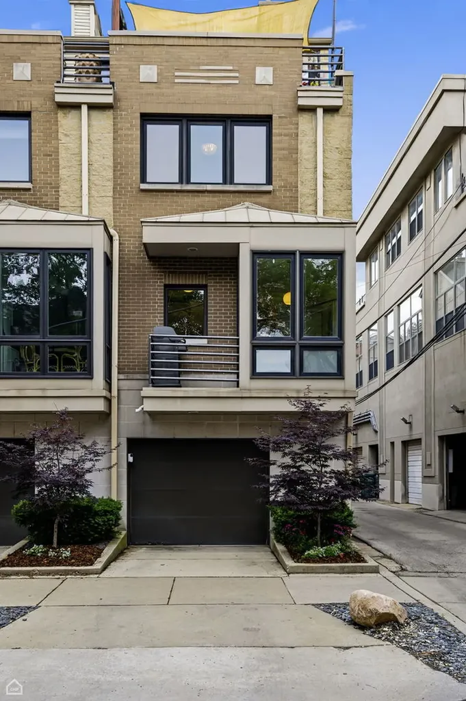 2740 North Wayne Avenue Chicago IL 60614