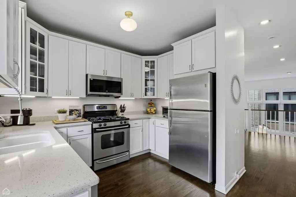 2740 North Wayne Avenue Chicago IL 60614