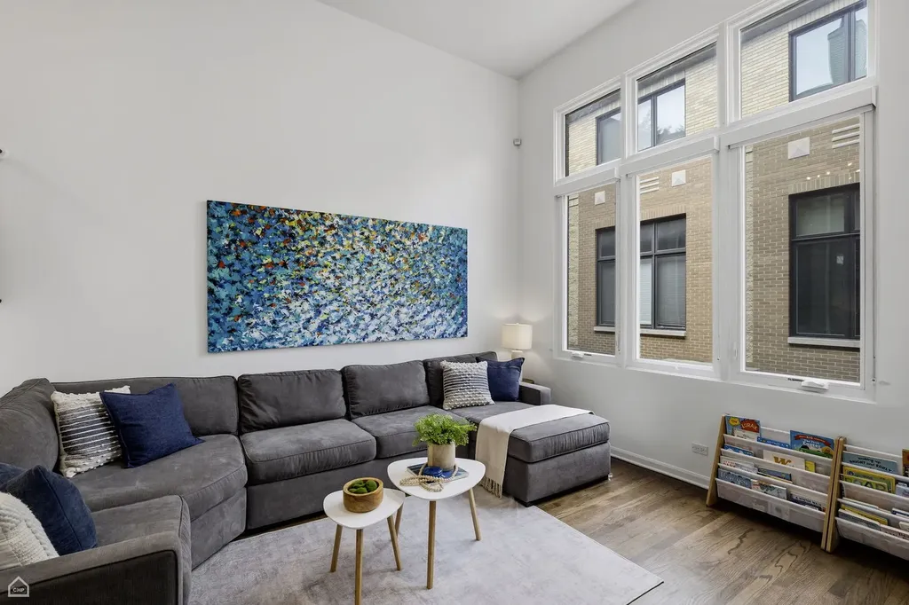 2740 North Wayne Avenue Chicago IL 60614