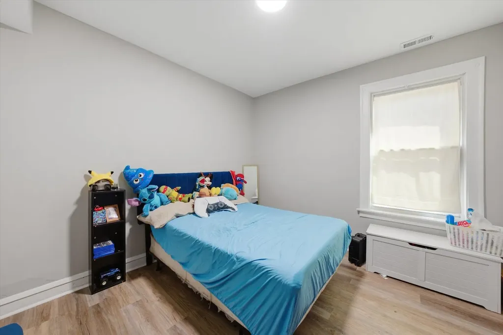 9015 South Muskegon Avenue Chicago IL 60617