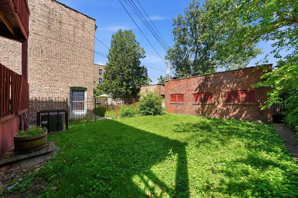 9015 South Muskegon Avenue Chicago IL 60617