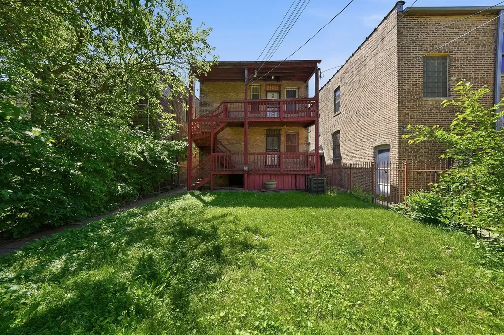 9015 South Muskegon Avenue Chicago IL 60617