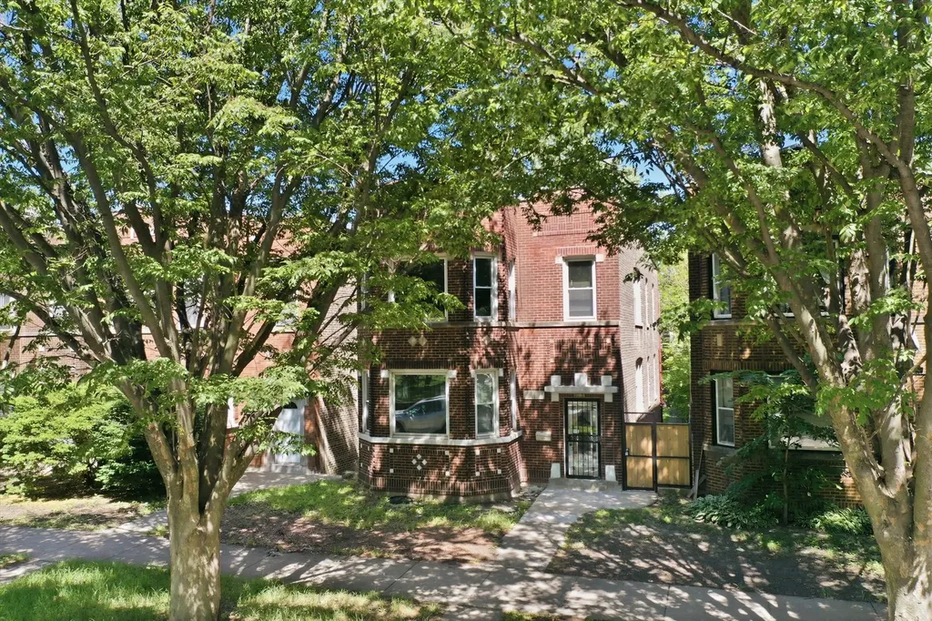 9015 South Muskegon Avenue Chicago IL 60617