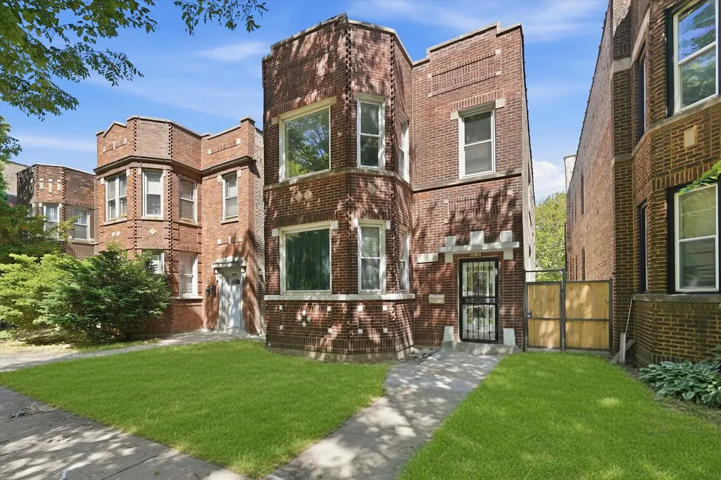9015 South Muskegon Avenue Chicago IL 60617