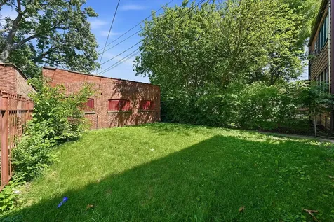 9015 South Muskegon Avenue Chicago IL 60617