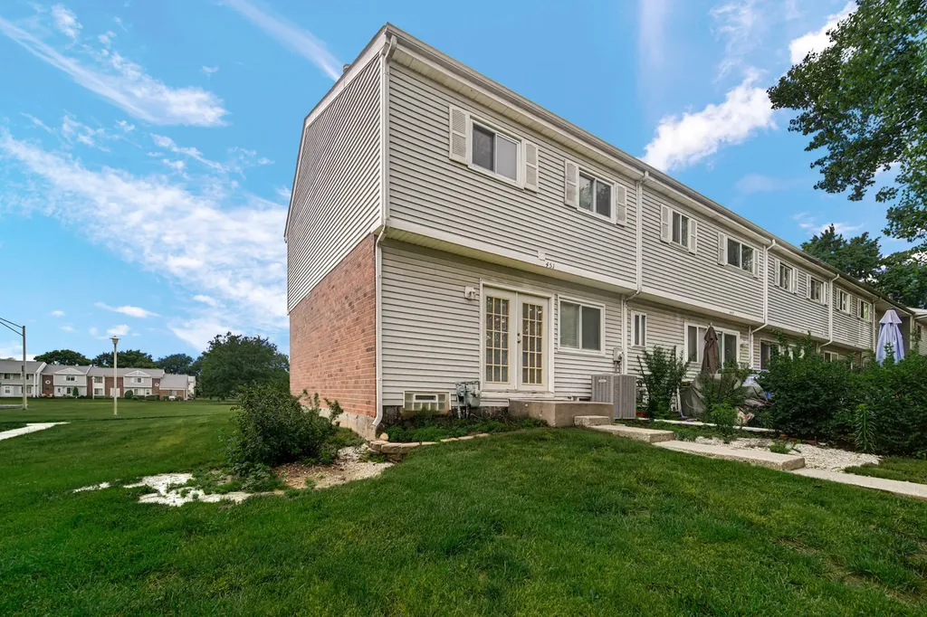 451 Yorkshire Square Bolingbrook IL 60440