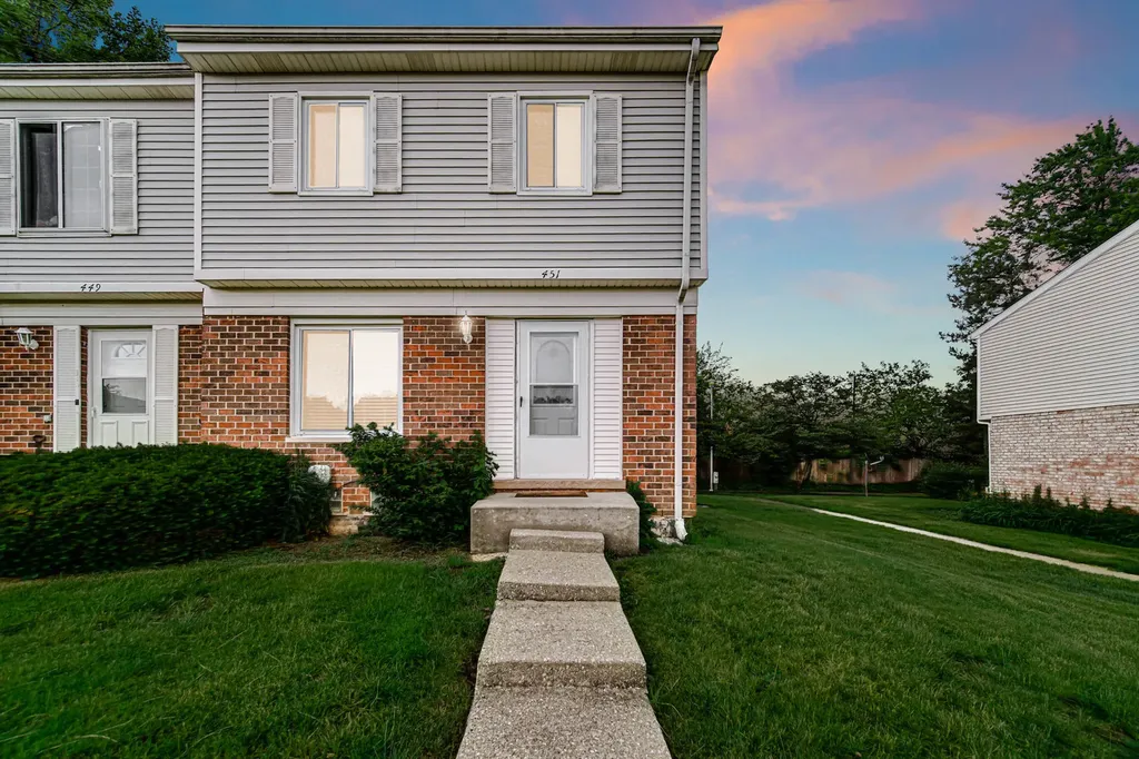451 Yorkshire Square Bolingbrook IL 60440