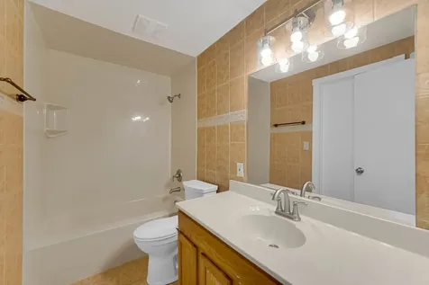 451 Yorkshire Square Bolingbrook IL 60440