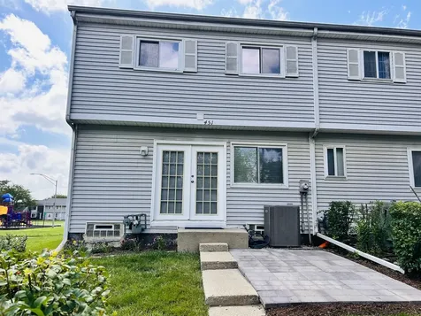 451 Yorkshire Square Bolingbrook IL 60440