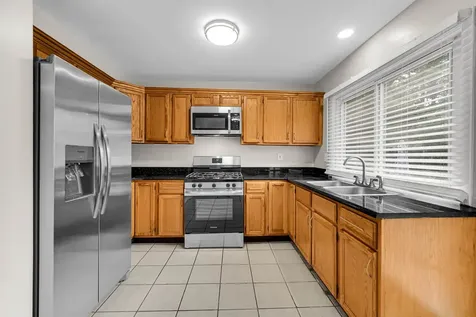 451 Yorkshire Square Bolingbrook IL 60440
