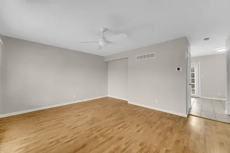 451 Yorkshire Square Bolingbrook IL 60440