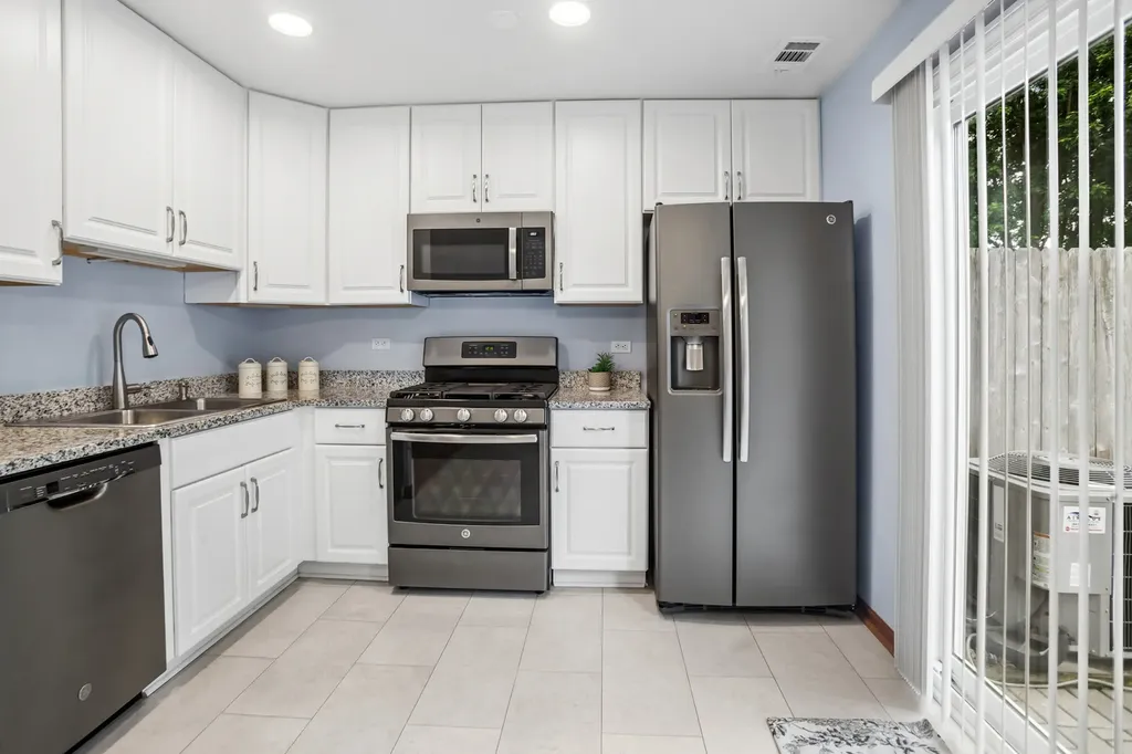 407 Chelsea Cove Roselle IL 60172