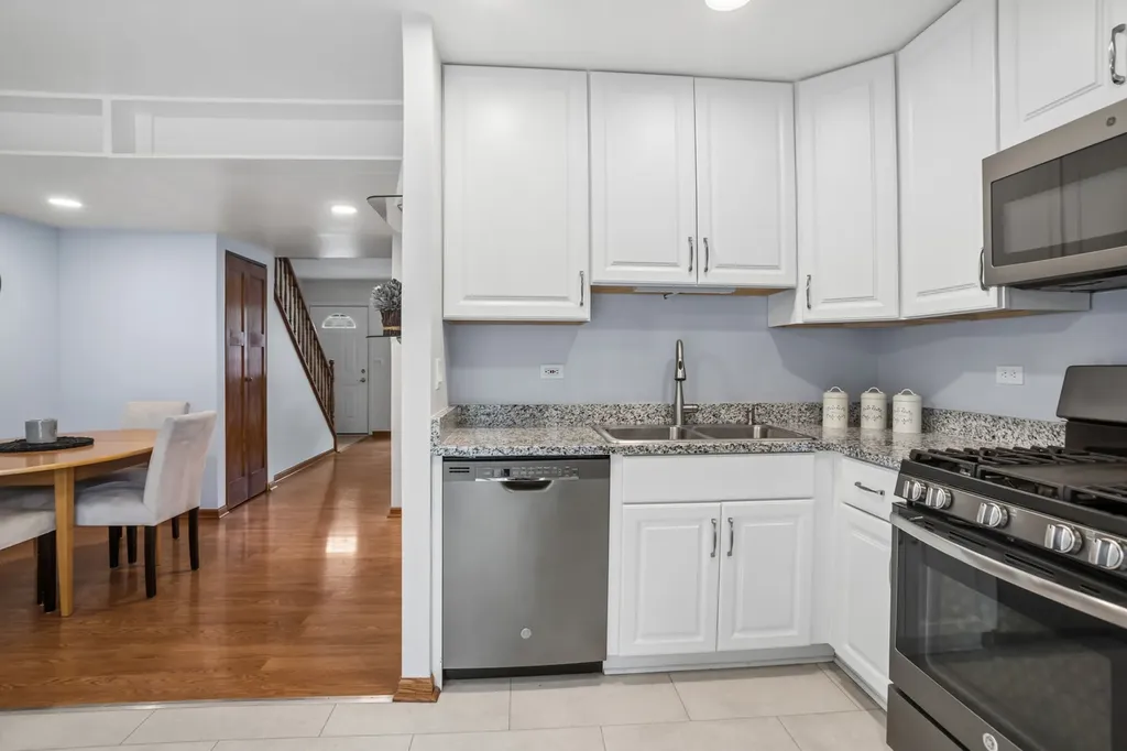 407 Chelsea Cove Roselle IL 60172