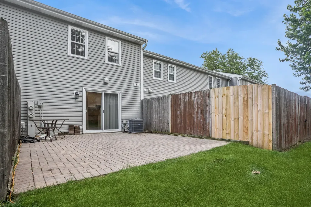 407 Chelsea Cove Roselle IL 60172