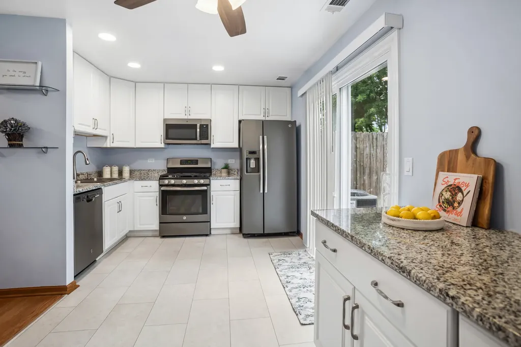 407 Chelsea Cove Roselle IL 60172