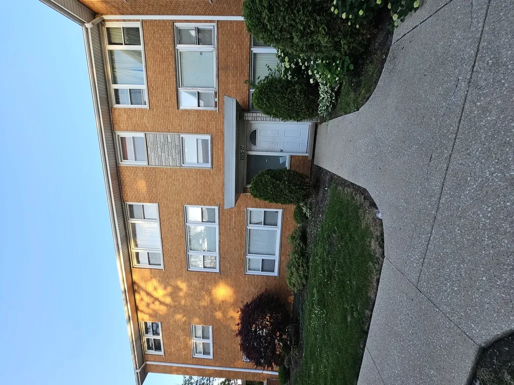 6925 West 64th Place Chicago IL 60638