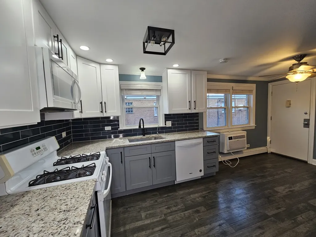 6925 West 64th Place Chicago IL 60638