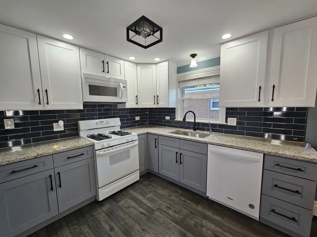 6925 West 64th Place Chicago IL 60638
