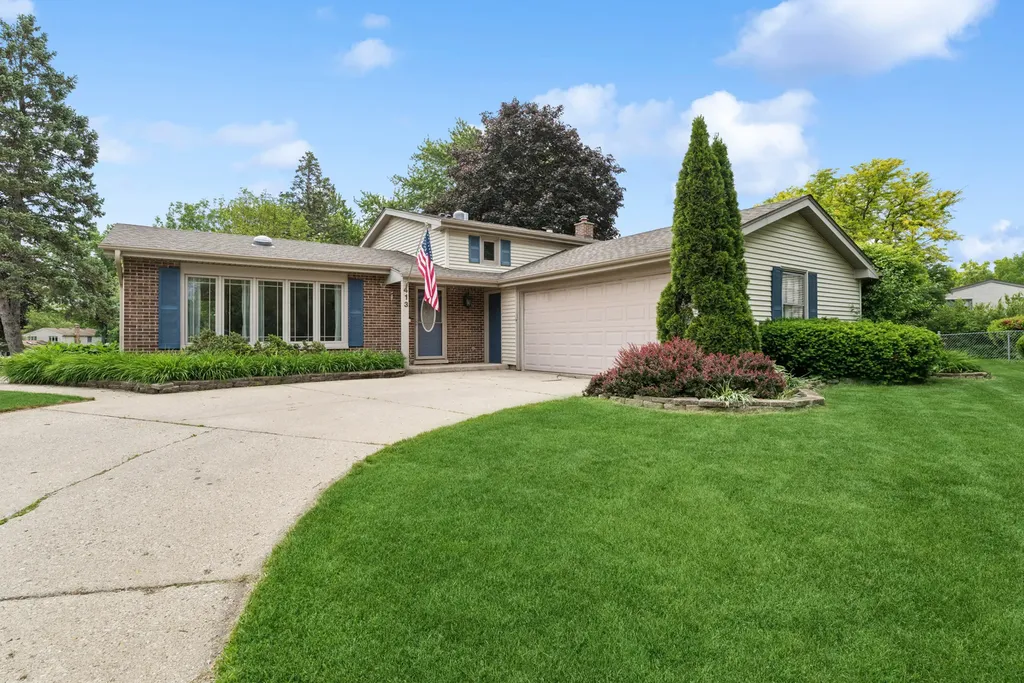 413 Catalpa Lane Libertyville IL 60048