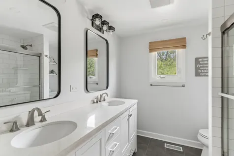 413 Catalpa Lane Libertyville IL 60048