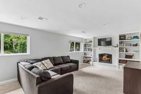 413 Catalpa Lane Libertyville IL 60048