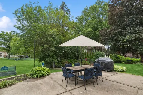 413 Catalpa Lane Libertyville IL 60048