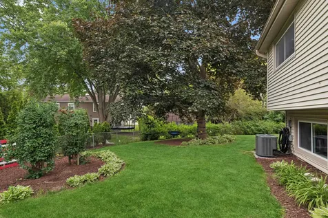 413 Catalpa Lane Libertyville IL 60048