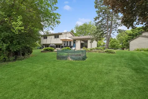 413 Catalpa Lane Libertyville IL 60048