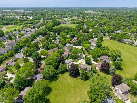 413 Catalpa Lane Libertyville IL 60048