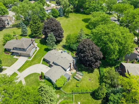 413 Catalpa Lane Libertyville IL 60048