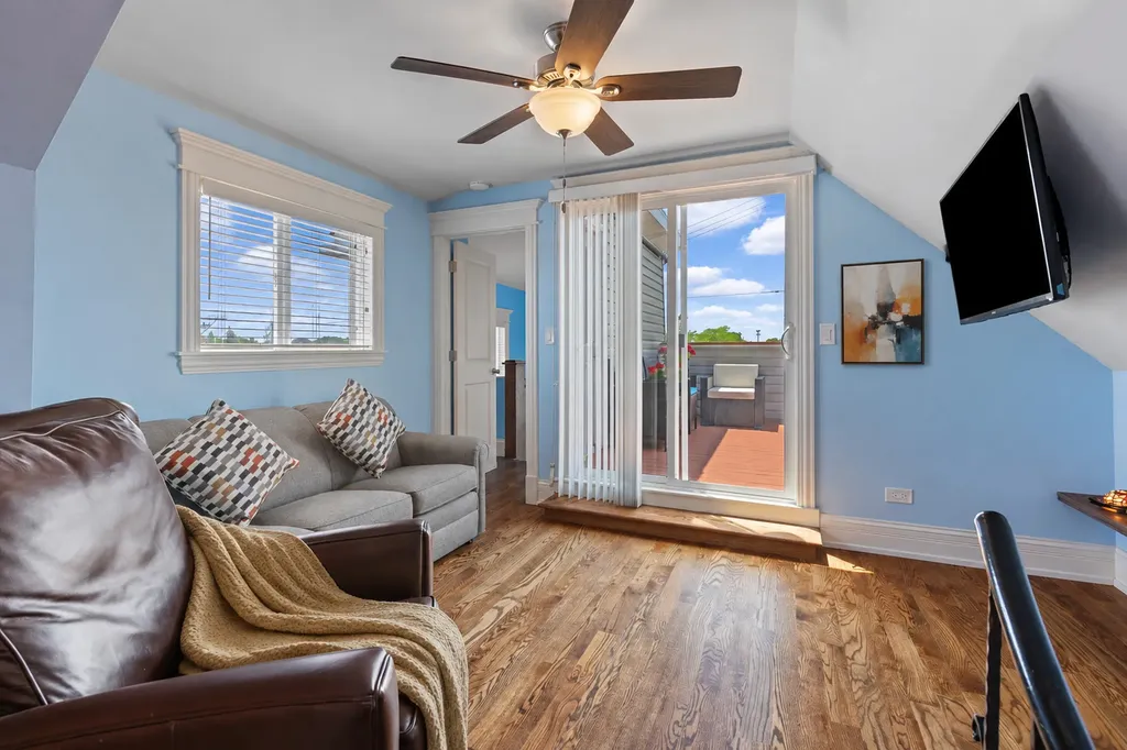 4988 North Elston Avenue Chicago IL 60630