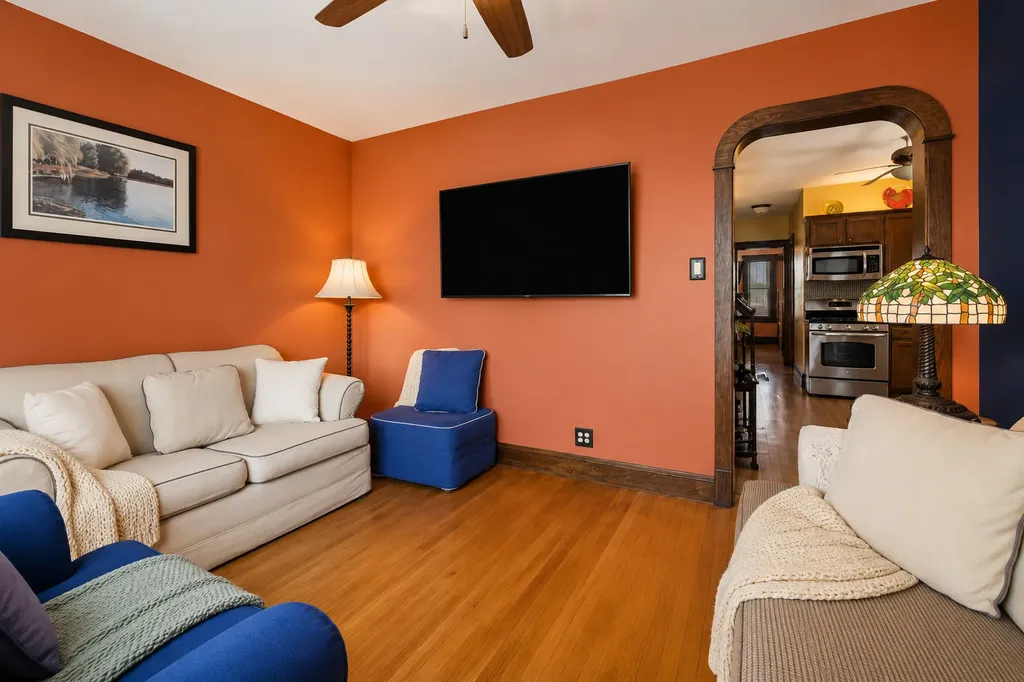 4988 North Elston Avenue Chicago IL 60630