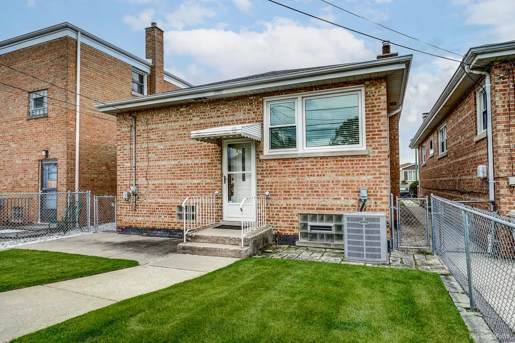 3846 West 84th Place Chicago IL 60652