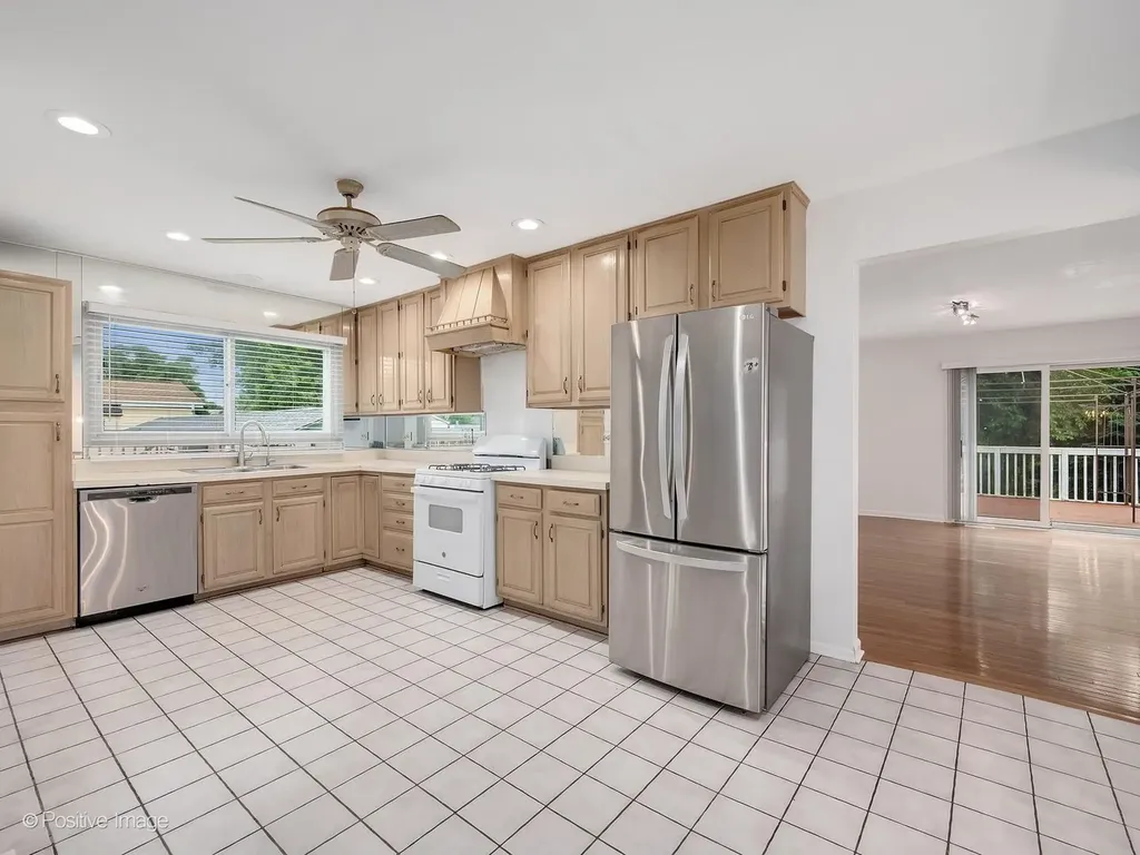290 Loveland Drive Glendale Heights IL 60139