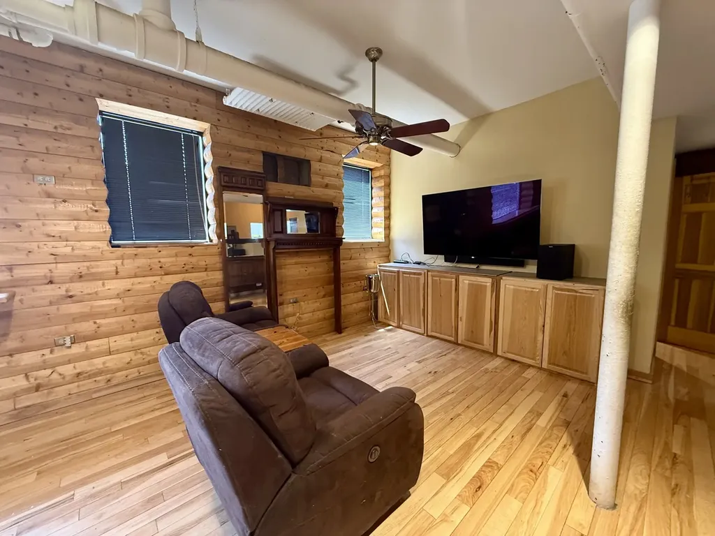 2329 West Farwell Avenue Chicago IL 60645