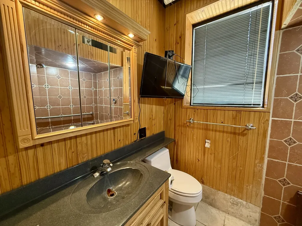 2329 West Farwell Avenue Chicago IL 60645