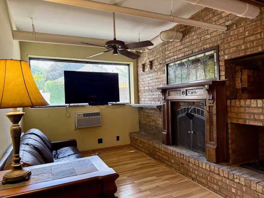 2329 West Farwell Avenue Chicago IL 60645