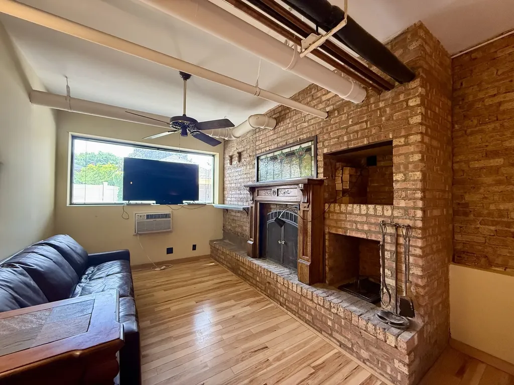 2329 West Farwell Avenue Chicago IL 60645
