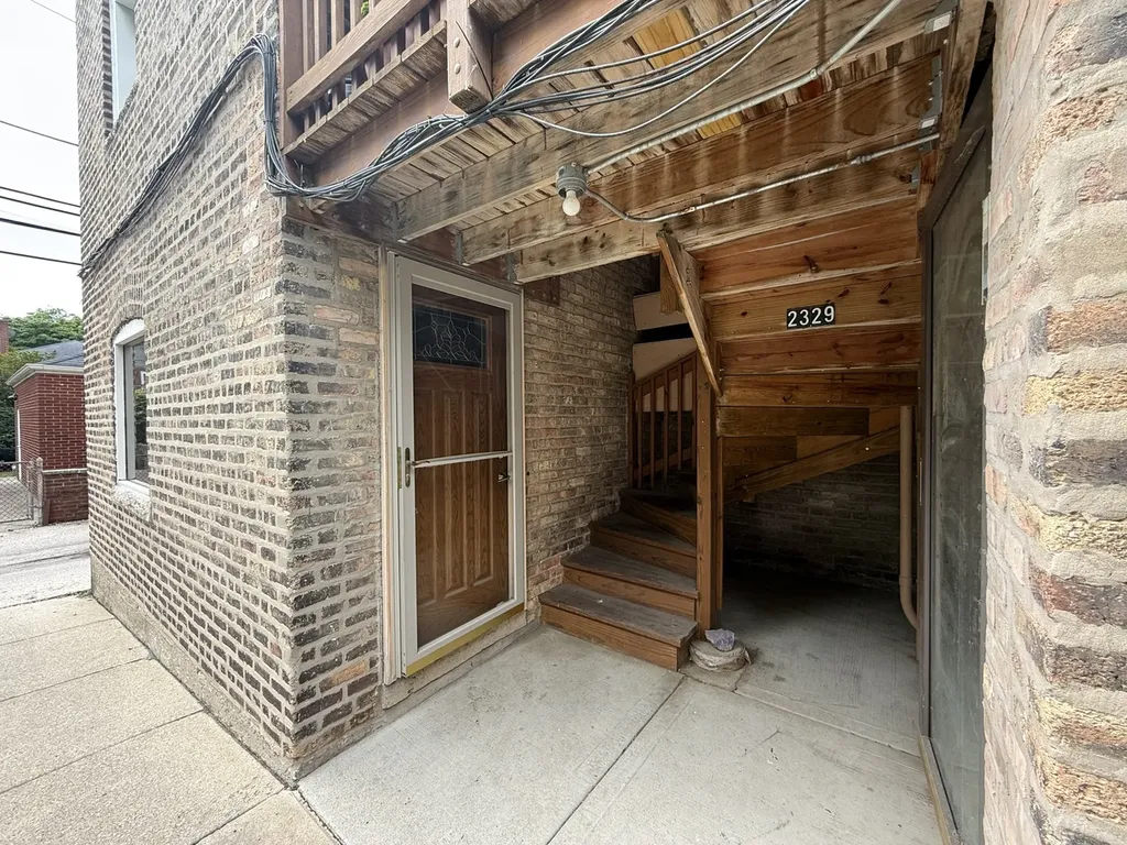 2329 West Farwell Avenue Chicago IL 60645