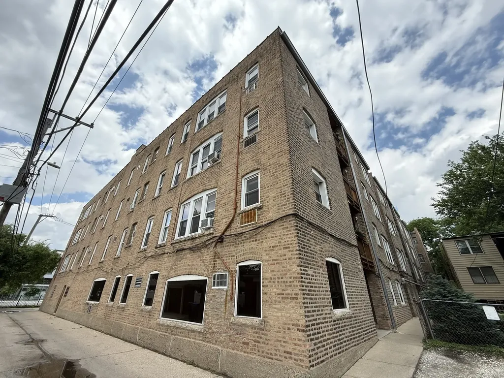 2329 West Farwell Avenue Chicago IL 60645