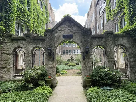 2329 West Farwell Avenue Chicago IL 60645