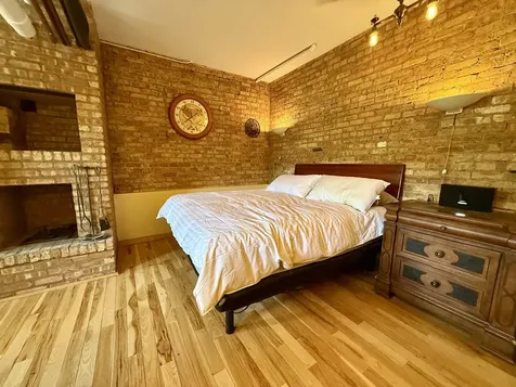 2329 West Farwell Avenue Chicago IL 60645