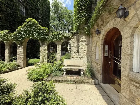 2329 West Farwell Avenue Chicago IL 60645