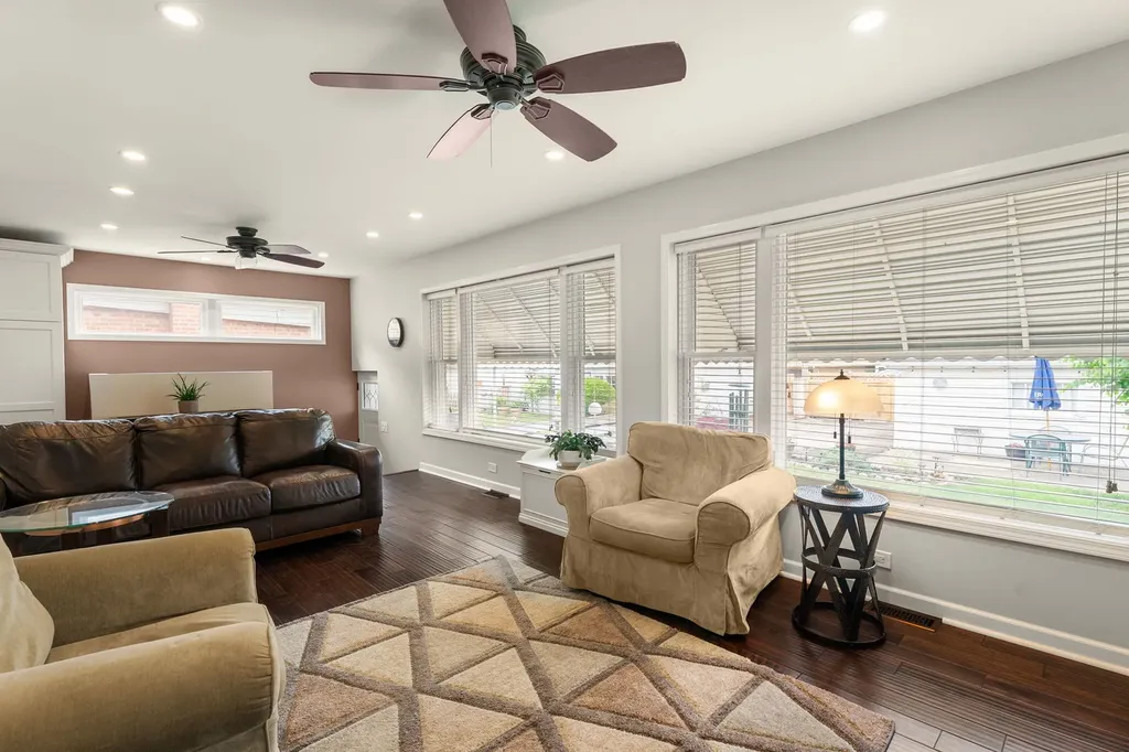 7727 West Berwyn Avenue Chicago IL 60656